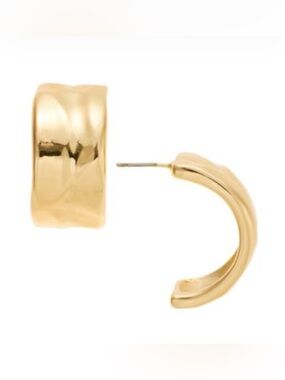 On 34th Gold-Tone Curved Metal Sheet C Gold - Polished Chunky Half-Hoop